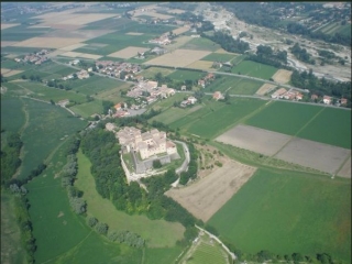  Survol de Torrechiara 